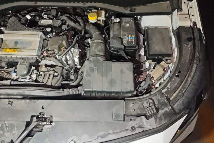 Used GAC Trumpchi GS3 2023 Yingsu 270T Jingqu Edition Engine Bay Left