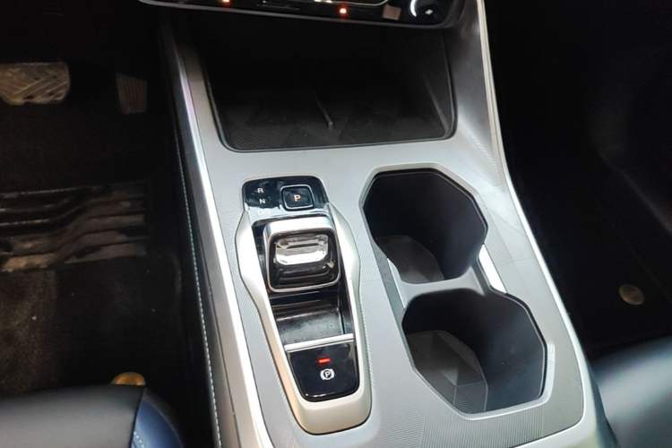 Used GAC Trumpchi GS3 2023 Shadow Speed 270T Enjoyment Edition Gear Lever