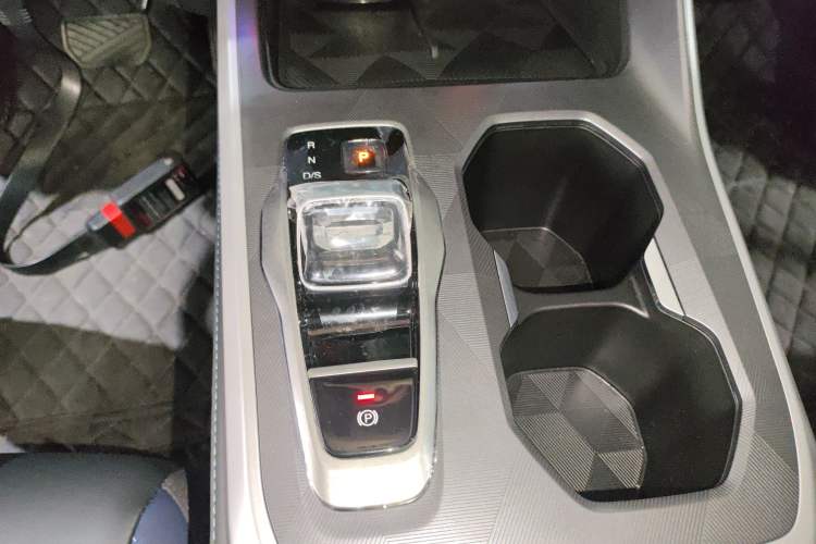 Used GAC Trumpchi GS3 2023 Shadow Speed 270T Enjoyment Edition Gear Lever