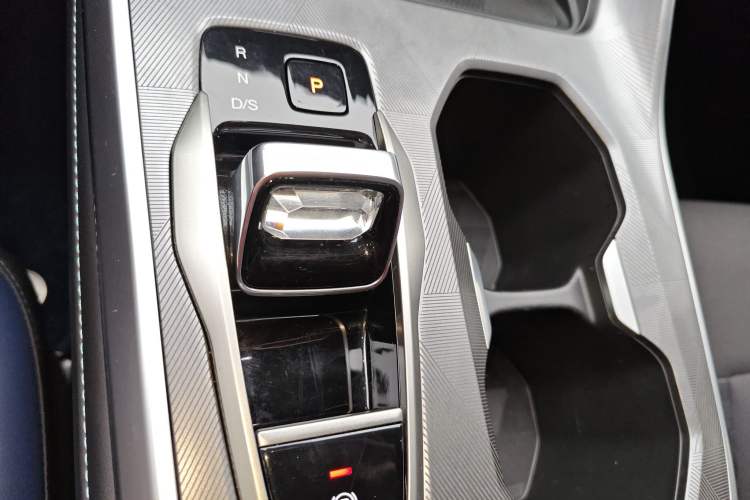 Used GAC Trumpchi GS3 2023 Yingsu 270T Jingqu Edition Gear Lever