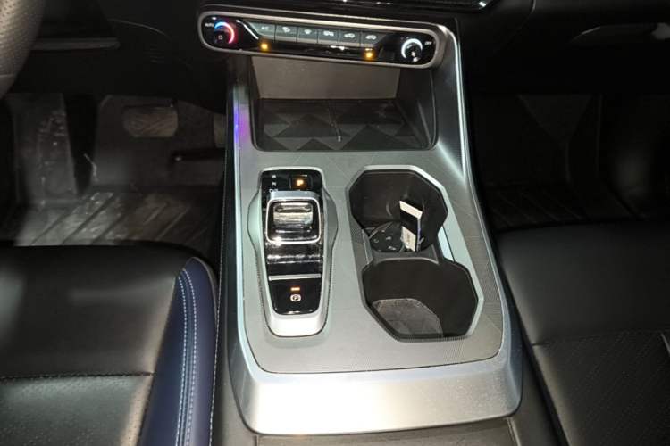 Used GAC Trumpchi GS3 2023 Shadow Speed 270T Enjoyment Edition Gear Lever