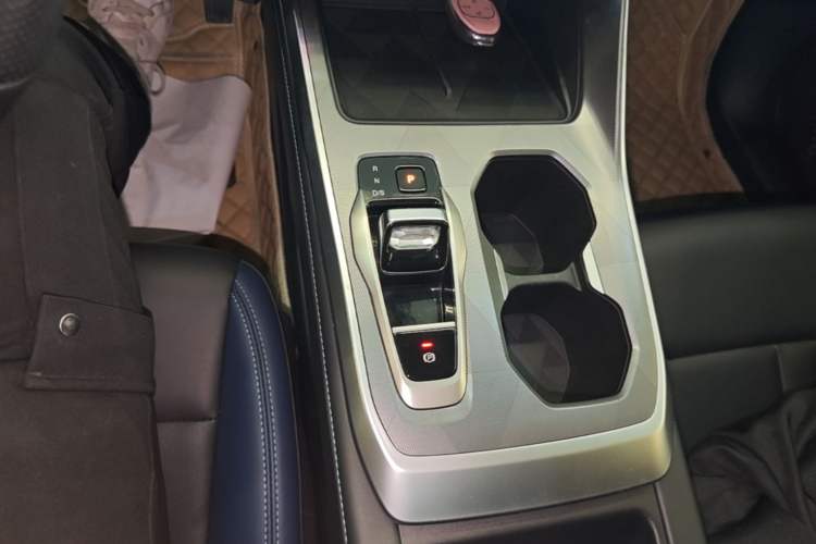 Used GAC Trumpchi GS3 2023 Shadow Speed 270T Enjoyment Edition Gear Lever