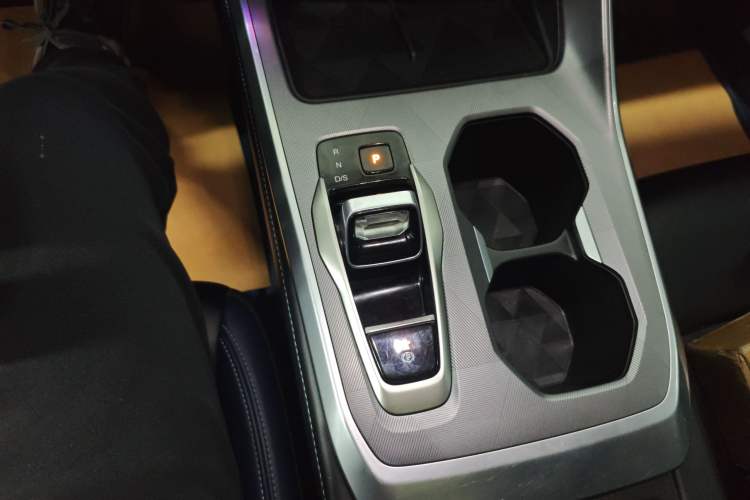 Used GAC Trumpchi GS3 2023 Shadow Speed 270T Enjoyment Edition Gear Lever