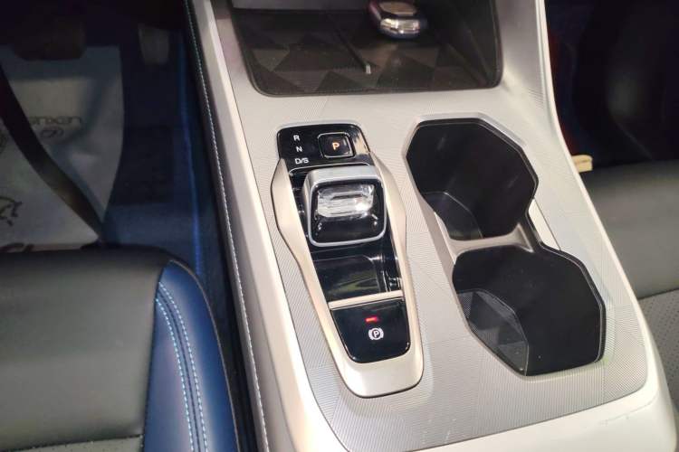 Used GAC Trumpchi GS3 2023 Shadow Speed 270T Enjoyment Edition Gear Lever