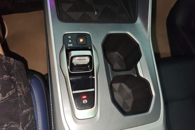 Used GAC Trumpchi GS3 2023 Shadow Speed 270T Enjoyment Edition Gear Lever