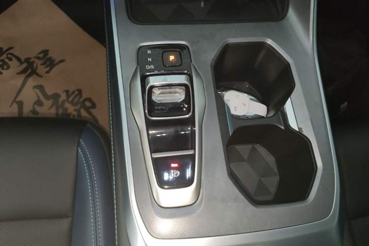 Used GAC Trumpchi GS3 2023 Shadow Speed 270T Enjoyment Edition Gear Lever