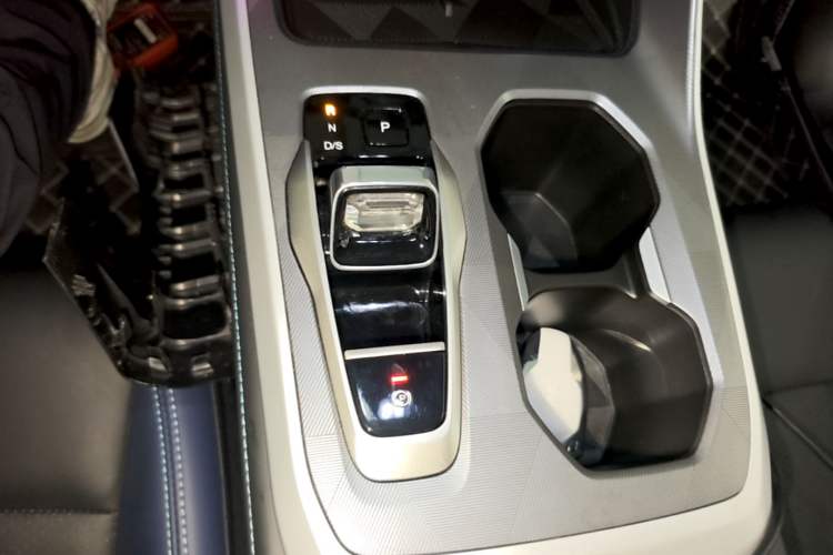 Used GAC Trumpchi GS3 2023 Shadow Speed 270T Enjoyment Edition Gear Lever