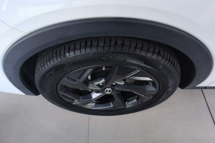 Used GAC Trumpchi GS3 2023 Shadow Speed 270T Dynamic Intelligence Edition Left Front Wheel Hub