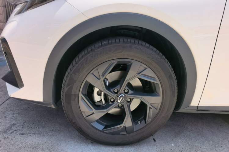 Used GAC Trumpchi GS3 2023 Shadow Speed 270T Dynamic Intelligence Edition Left Front Wheel Hub