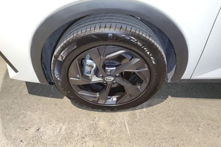 Used GAC Trumpchi GS3 2023 Shadow Speed 270T Dynamic Intelligence Edition Left Front Wheel Hub