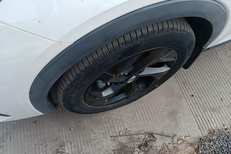 Used GAC Trumpchi GS3 2023 Shadow Speed 270T Dynamic Intelligence Edition Left Front Wheel Hub