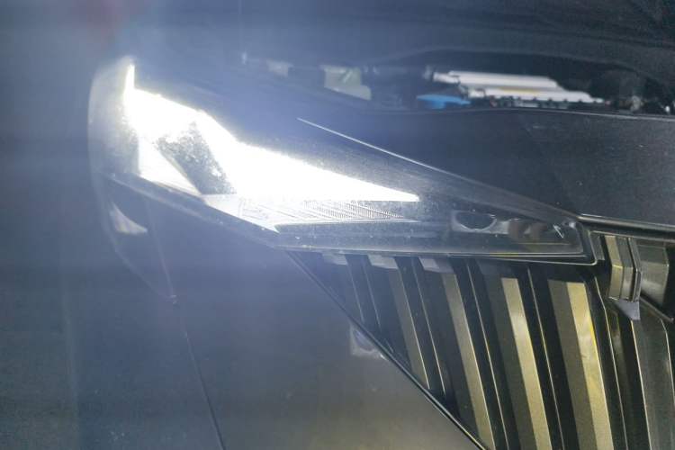 Used GAC Trumpchi GS3 2024 Shadow Speed 270T Dynamic MAX Right Front Headlight