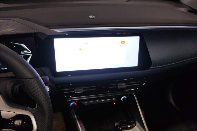 Used GAC Trumpchi GS3 2024 Shadow Speed 270T Dynamic MAX Audio And AC Panel