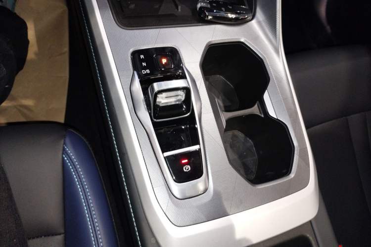Used GAC Trumpchi GS3 2024 Shadow Speed 270T Dynamic MAX Gear Lever