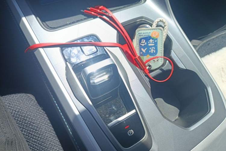 Used GAC Trumpchi GS3 2025 Shadow Speed 270T Enjoyment Edition Soaring to New Heights Gear Lever
