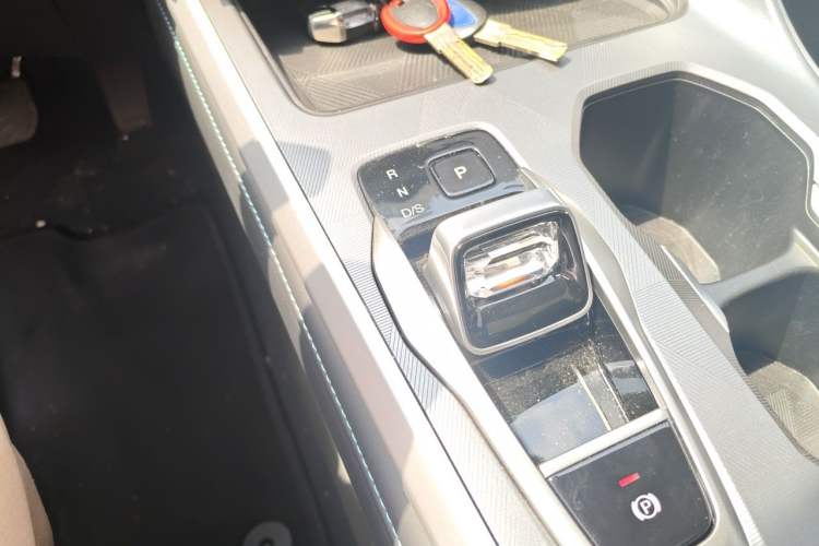 Used GAC Trumpchi GS3 2025 Shadow Speed 270T Enjoyment Edition Soaring to New Heights Gear Lever