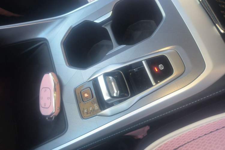 Used GAC Trumpchi GS3 2025 Shadow Speed 270T Enjoyment Edition Soaring to New Heights Gear Lever