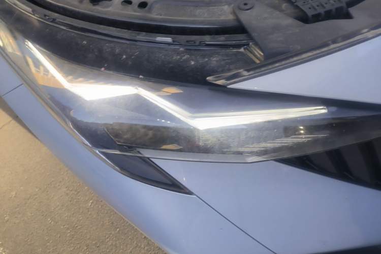 Used GAC Trumpchi GS3 2025 Shadow Speed 270T Enjoyment Edition Soaring to New Heights Right Front Headlight