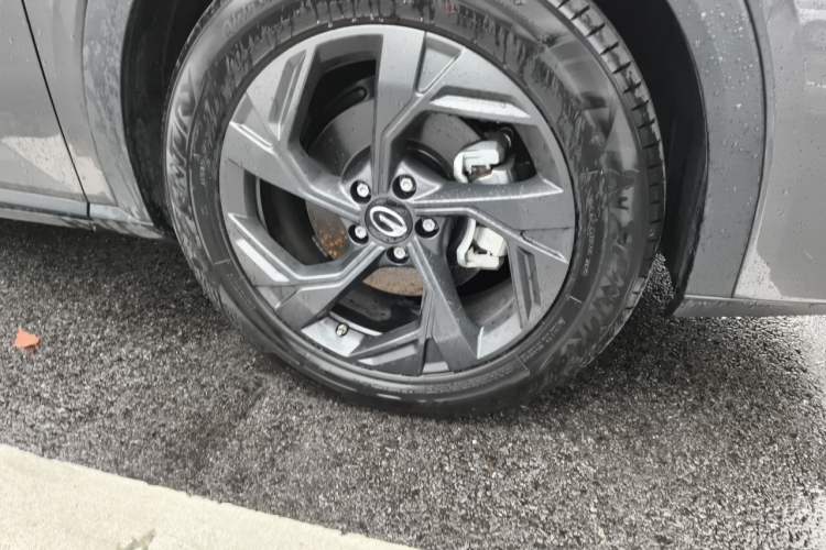 Used GAC Trumpchi GS3 2025 Shadow Speed 270T Enjoyment Edition Soaring to New Heights Right Front Wheel Hub