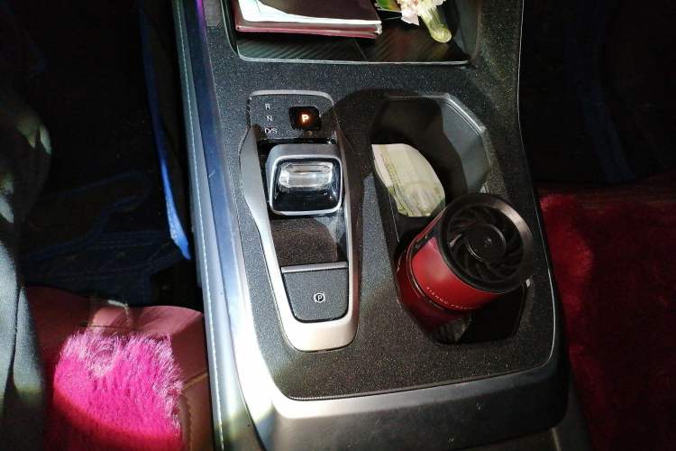 Used GAC Trumpchi GS3 2025 Shadow Speed 270T Enjoyment Edition Soaring to New Heights Gear Lever