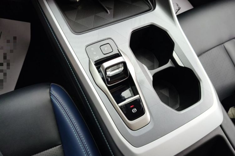 Used GAC Trumpchi GS3 2025 Shadow Speed 270T Enjoyment Edition Soaring to New Heights Gear Lever