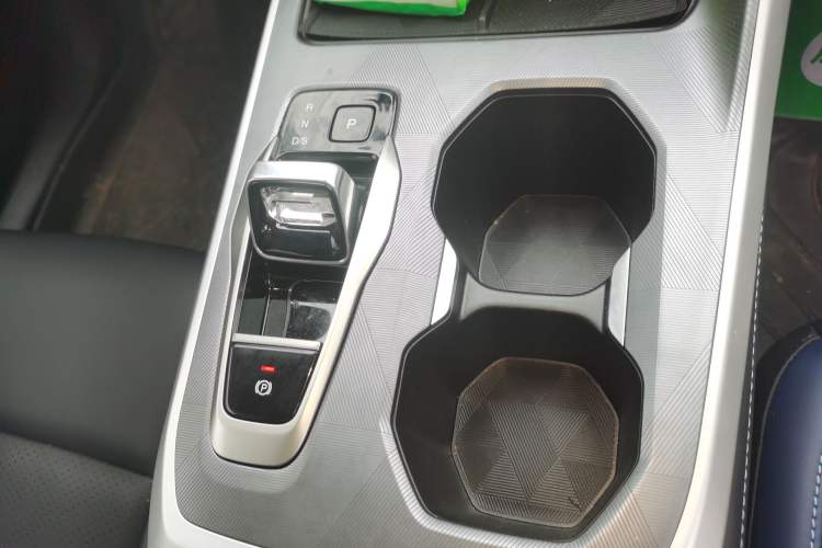 Used GAC Trumpchi GS3 2025 Shadow Speed 270T Enjoyment Edition Soaring to New Heights Gear Lever