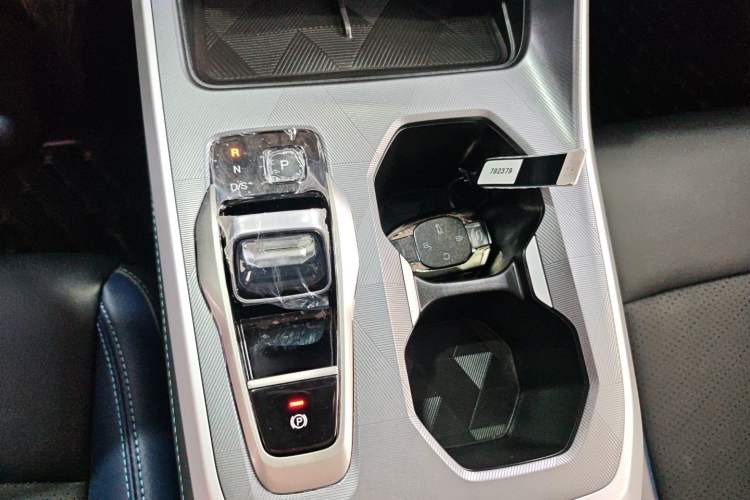 Used GAC Trumpchi GS3 2025 Shadow Speed 270T Enjoyment Edition Soaring to New Heights Gear Lever