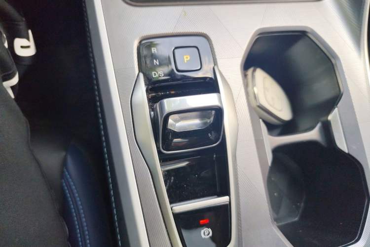 Used GAC Trumpchi GS3 2025 Shadow Speed 270T Enjoyment Edition Soaring to New Heights Gear Lever
