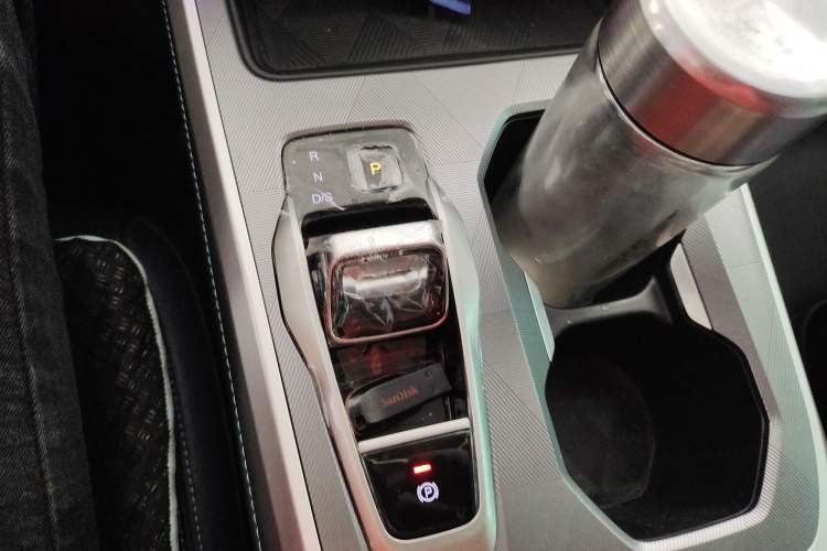 Used GAC Trumpchi GS3 2025 Shadow Speed 270T Enjoyment Edition Soaring to New Heights Gear Lever