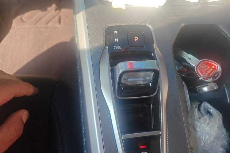 Used GAC Trumpchi GS3 2025 Shadow Speed 270T Enjoyment Edition Soaring to New Heights Gear Lever