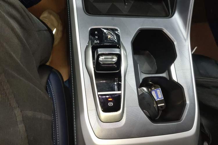Used GAC Trumpchi GS3 2025 Shadow Speed 270T Enjoyment Edition Soaring to New Heights Gear Lever