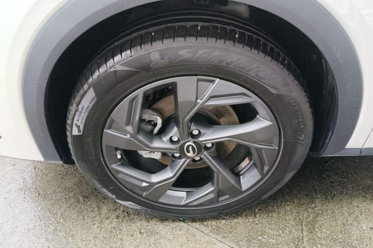 Used GAC Trumpchi GS3 2025 Shadow Speed 270T Enjoyment Edition Soaring to New Heights Left Front Wheel Hub