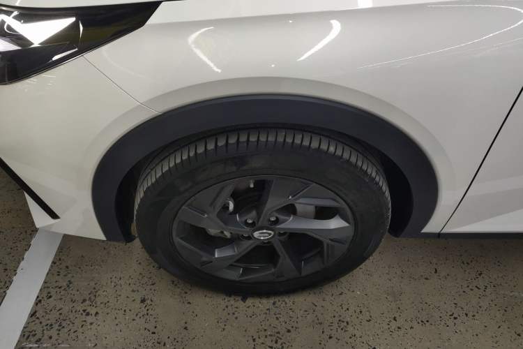 Used GAC Trumpchi GS3 2025 Shadow Speed 270T Enjoyment Edition Soaring to New Heights Left Front Wheel Hub