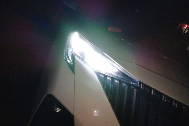 Used GAC Trumpchi GS3 2025 Shadow Speed 270T Enjoyment Edition Soaring to New Heights Right Front Headlight