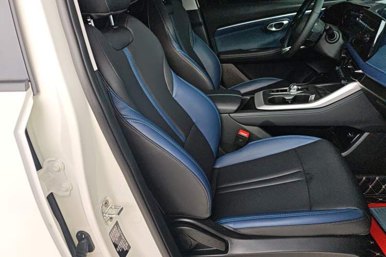 Used GAC Trumpchi GS3 2025 Shadow Speed 270T Enjoyment Edition Soaring to New Heights Right Front Seat