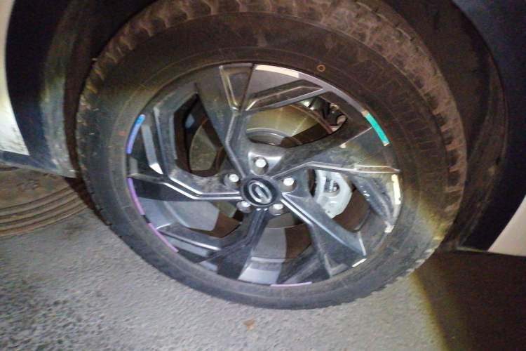 Used GAC Trumpchi GS3 2025 Shadow Speed 270T Enjoyment Edition Soaring to New Heights Right Front Wheel Hub