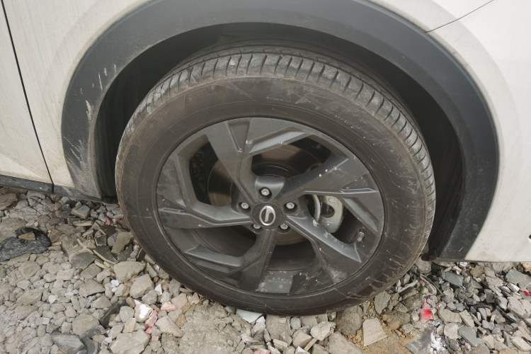 Used GAC Trumpchi GS3 2025 Shadow Speed 270T Enjoyment Edition Soaring to New Heights Right Front Wheel Hub