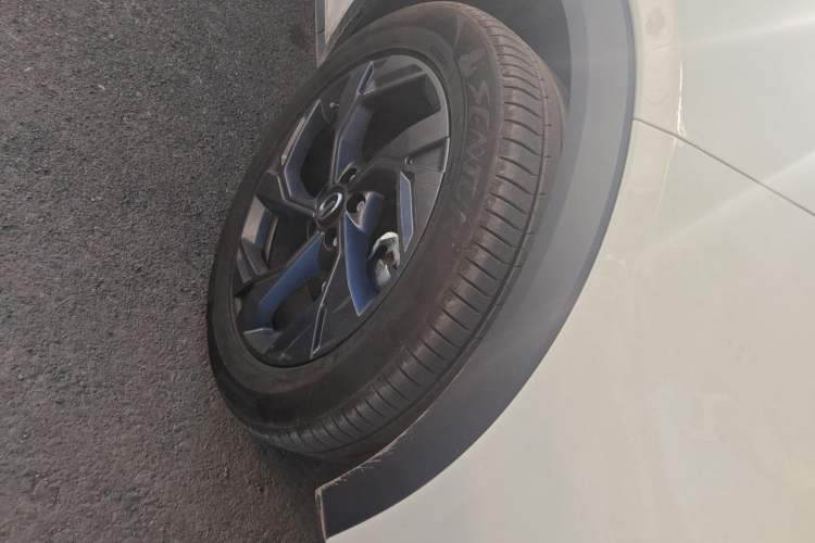 Used GAC Trumpchi GS3 2025 Shadow Speed 270T Enjoyment Edition Soaring to New Heights Right Front Wheel Hub