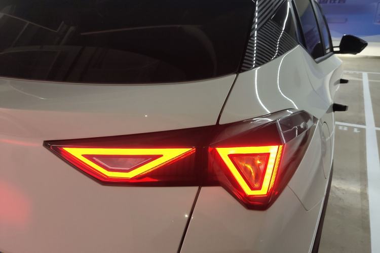 Used GAC Trumpchi GS3 2025 Shadow Speed 270T Enjoyment Edition Soaring to New Heights Right Rear Taillight