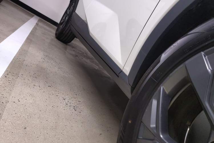 Used GAC Trumpchi GS3 2025 Shadow Speed 270T Enjoyment Edition Soaring to New Heights Right Side Sill