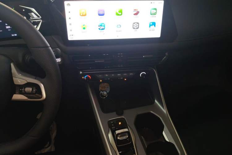 Used GAC Trumpchi GS3 2026 Model Shadow Speed 270T Enjoyment Edition Audio And AC Panel