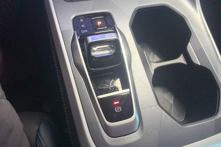 Used GAC Trumpchi GS3 2026 Model Shadow Speed 270T Dynamic Edition Gear Lever