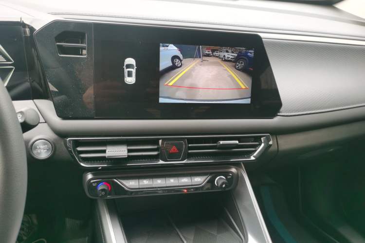 Used GAC Trumpchi GS3 2026 Model Shadow Speed 270T Dynamic Edition Audio And AC Panel