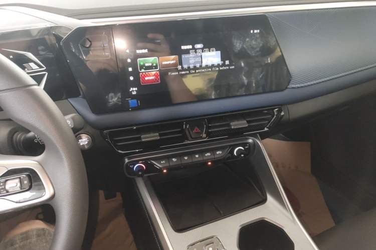 Used GAC Trumpchi GS3 2026 Model Shadow Speed 270T Dynamic Edition Audio And AC Panel