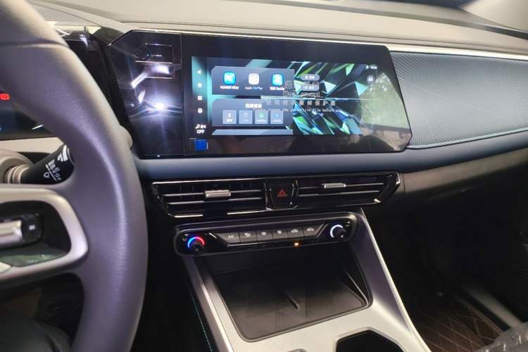 Used GAC Trumpchi GS3 2026 Model Shadow Speed 270T Dynamic Edition Audio And AC Panel