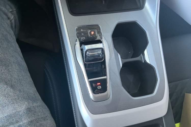 Used GAC Trumpchi GS3 2026 Model Shadow Speed 270T Dynamic Edition Gear Lever