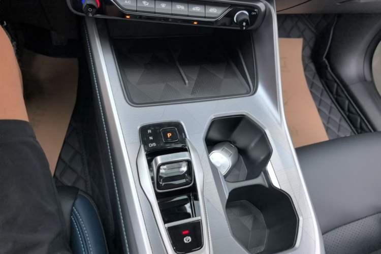 Used GAC Trumpchi GS3 2026 Model Shadow Speed 270T Enjoyment Edition Gear Lever