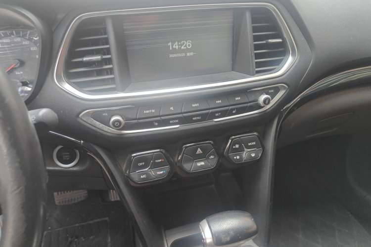 Used GAC Trumpchi GS4 2015 200T G-DCT Luxury Edition Audio And AC Panel