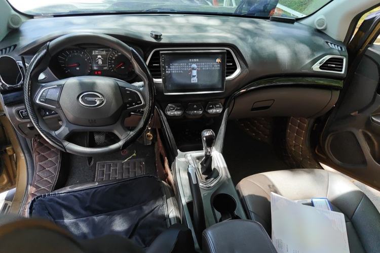 Used GAC Trumpchi GS4 2015 200T Manual Elite Edition Center Console