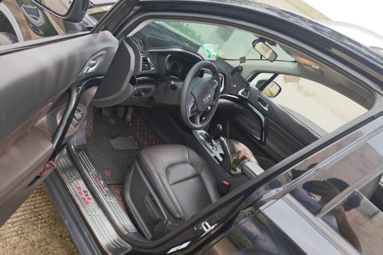 Used GAC Trumpchi GS4 2015 200T G-DCT Elite Edition Driver Seat